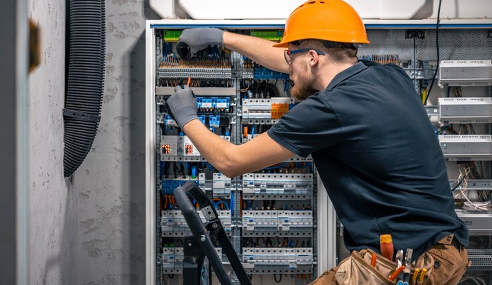 Commercial Electrician